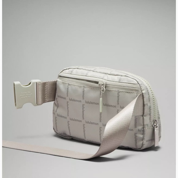 Lululemon Everywhere Belt Bag 1L - Wordmark Grid Mini Raw Linen - Picture 6 of 8